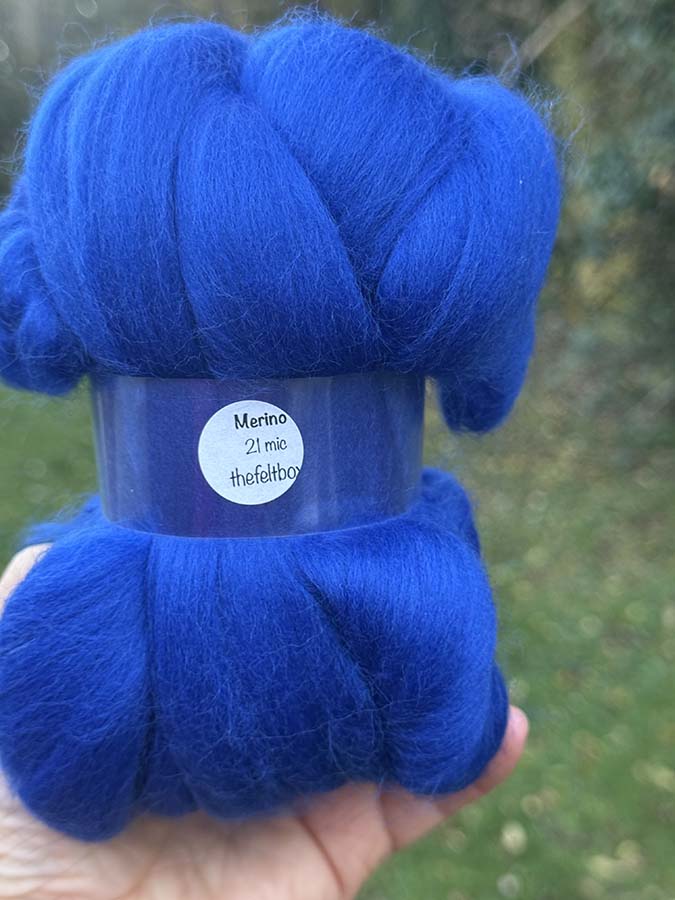 Merino Wool Top Blue 100 g – Spinning & Needle Felting Fibre | The Felt Box