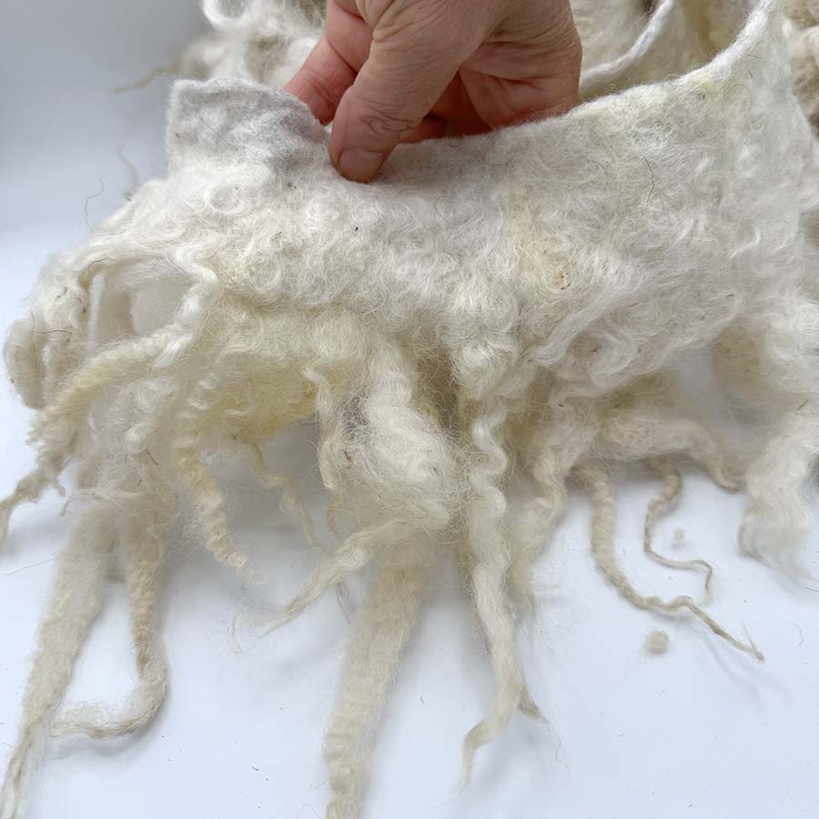 Fluffy Wool Locks on Cloth (08) – Cream | 150cm, 100g