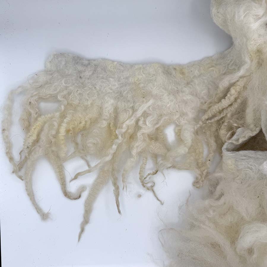 Fluffy Wool Locks on Cloth (08) – Cream | 150cm, 100g