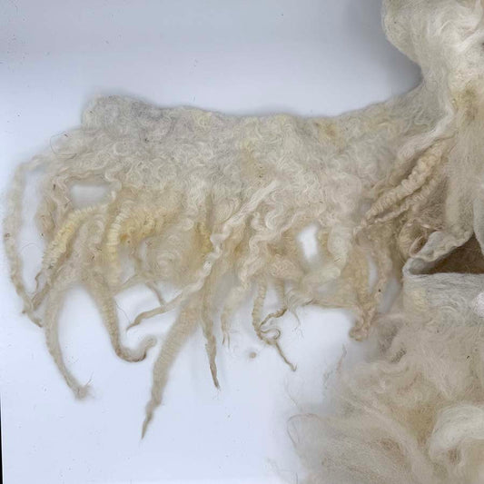 Fluffy Wool Locks on Cloth (08) – Cream | 150cm, 100g